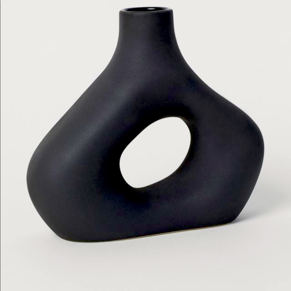 BLOGGER FAVORITE 🔥 H&M Black Stoneware Vase